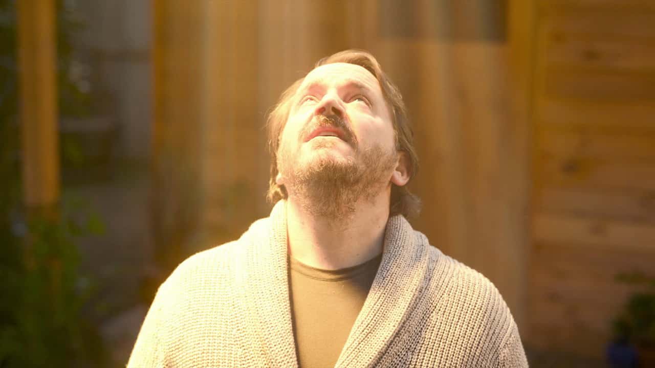 God's Favorite Idiot 1. Sezon 1. Bölüm kapak