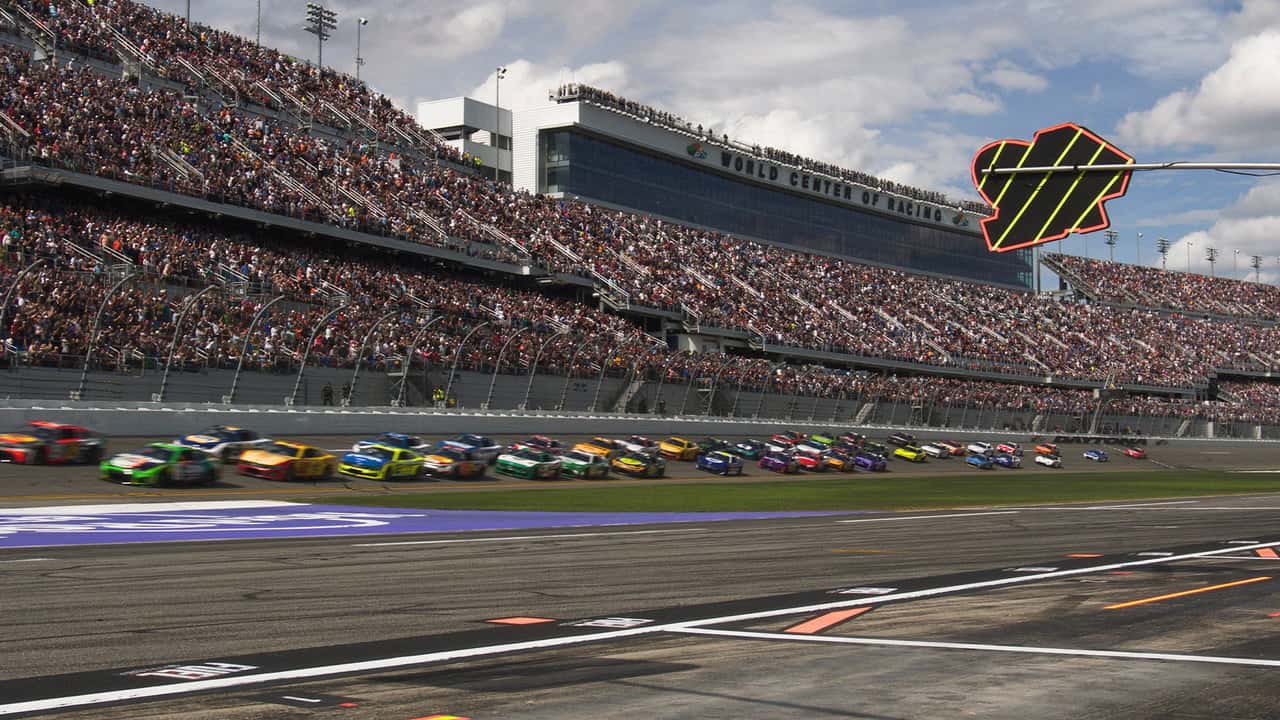 NASCAR: Tam Gaz 3. Sezon 1. Bölüm kapak