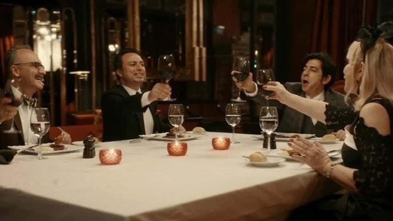 Renkli Rüyalar Oteli 1. Sezon 1. Bölüm kapak