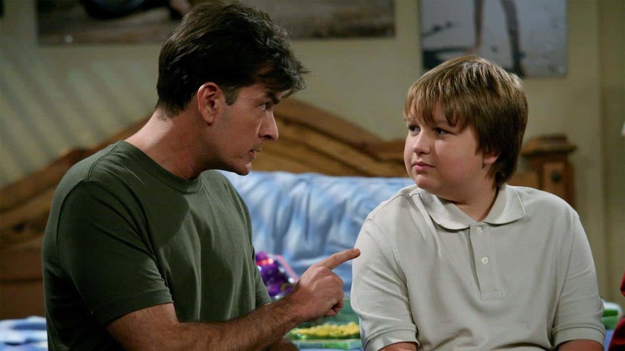 Two and a Half Men 5. Sezon 1. Bölüm kapak
