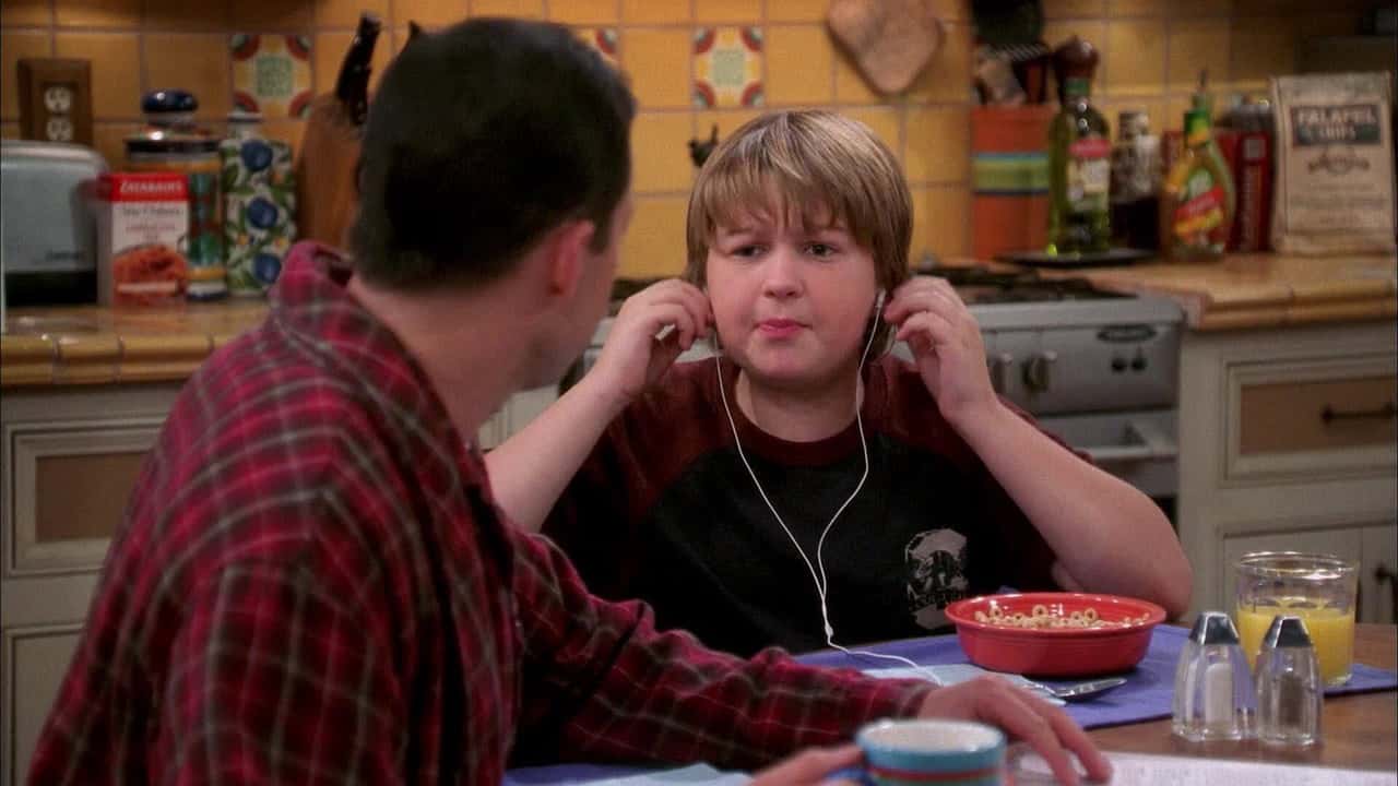 Two and a Half Men 5. Sezon 6. Bölüm kapak