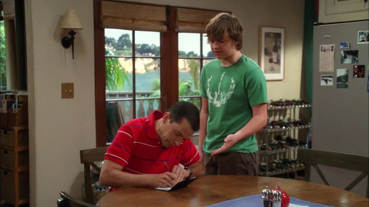 Two and a Half Men 8. Sezon 5. Bölüm kapak