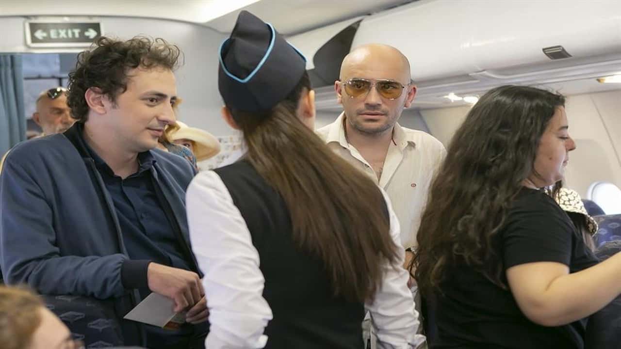 Var Bunlar 1. Sezon 1. Bölüm kapak