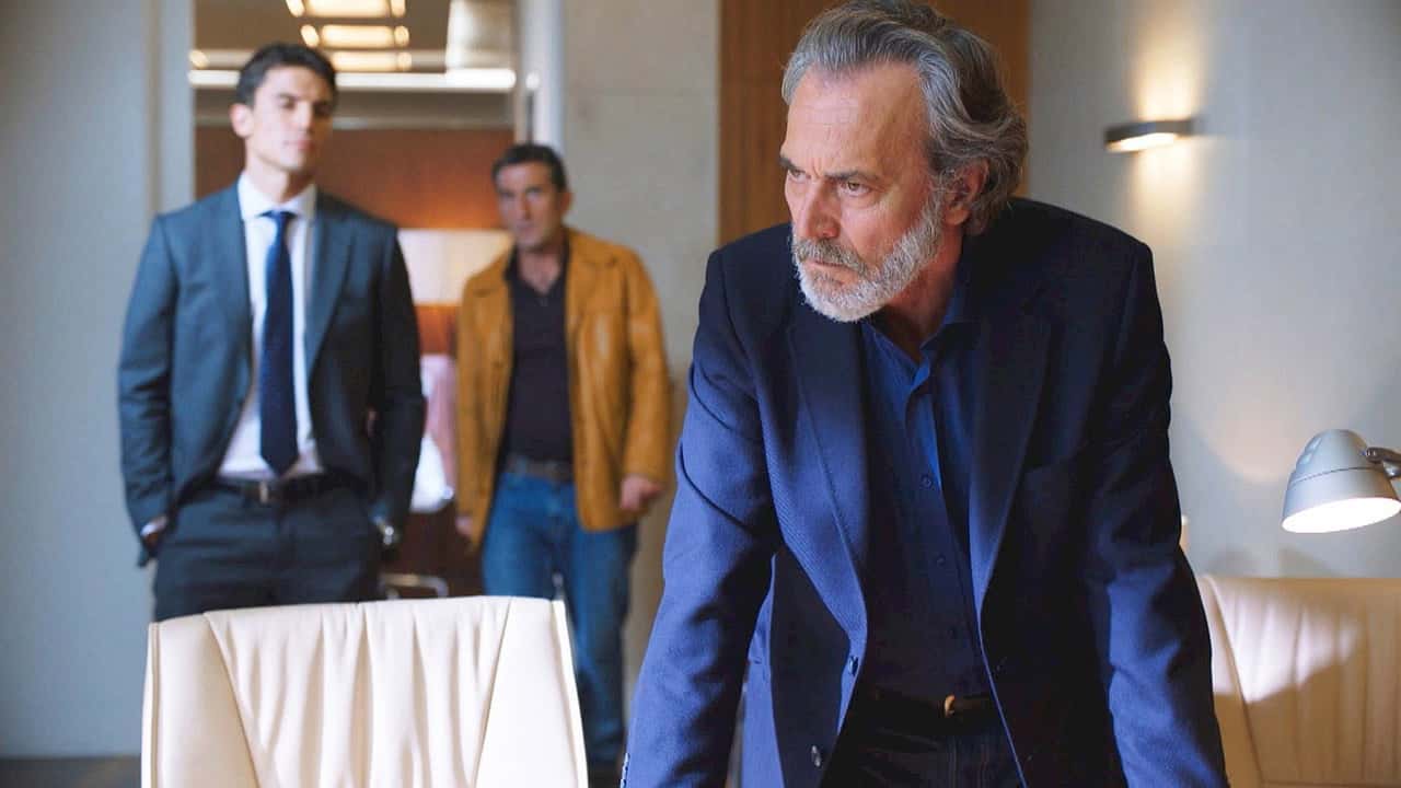 Yetkisiz Bir Hayat 1. Sezon 1. Bölüm kapak