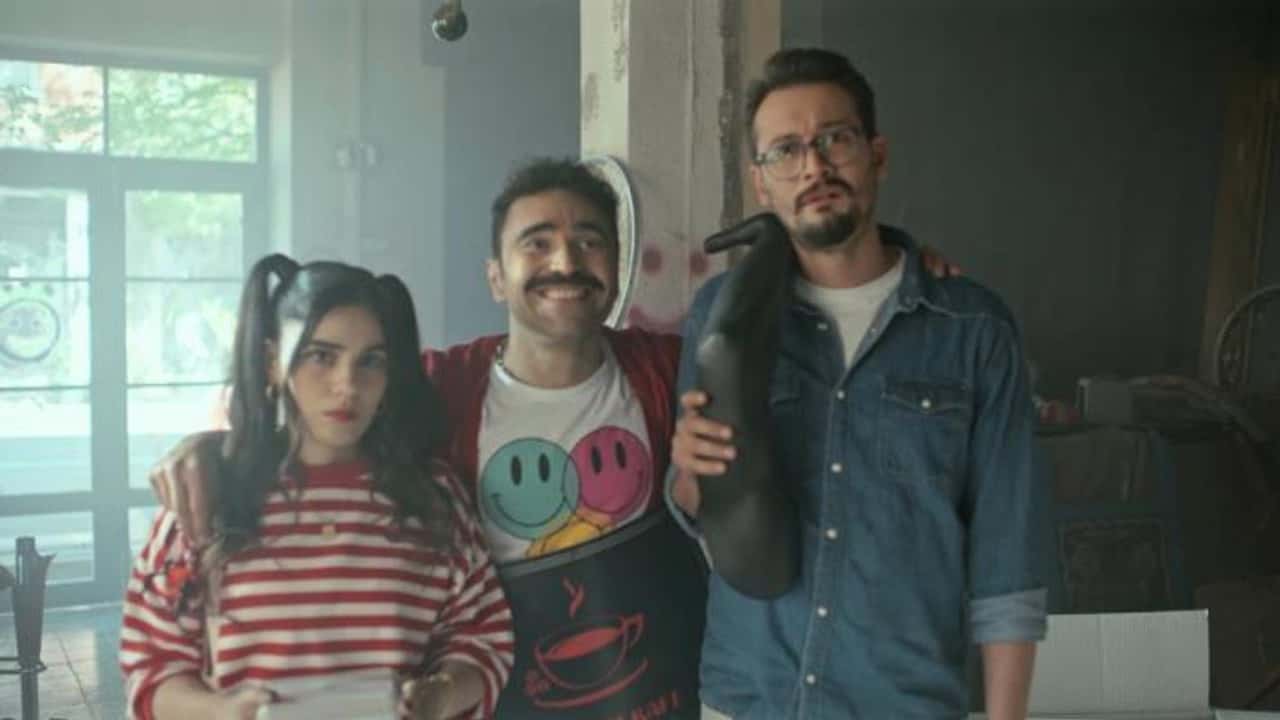 Adım Başı Kafe 1. Sezon 1. Bölüm kapak