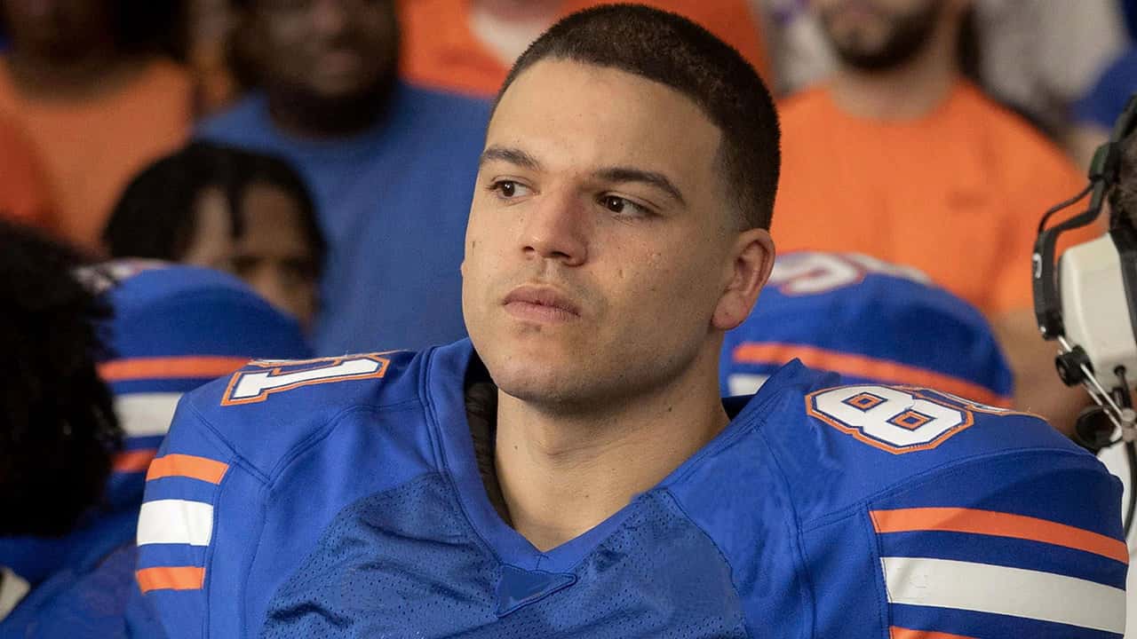American Sports Story: Aaron Hernandez 1. Sezon 2. Bölüm kapak