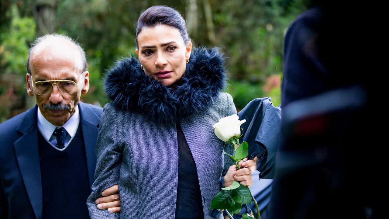 Çirkin Betty, Hikaye Devam Ediyor 1. Sezon 1. Bölüm kapak