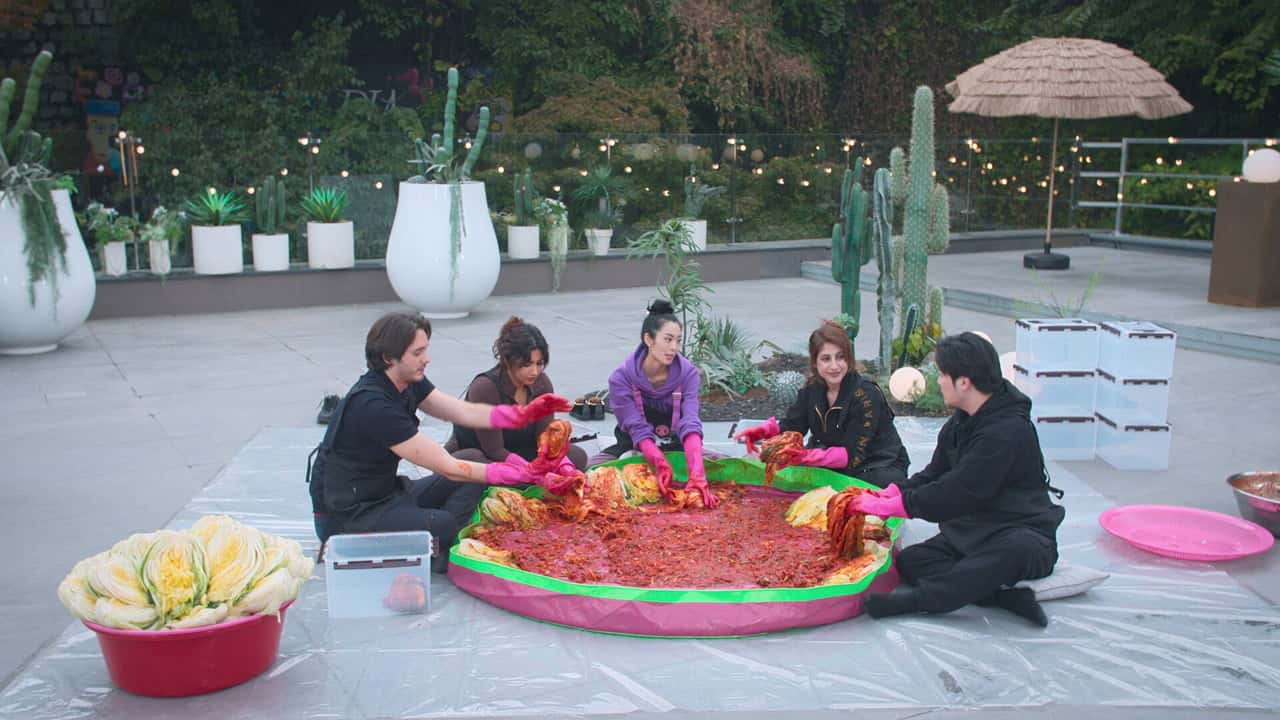 Kore'nin Süper Zengin Yabancıları 1. Sezon 6. Bölüm kapak