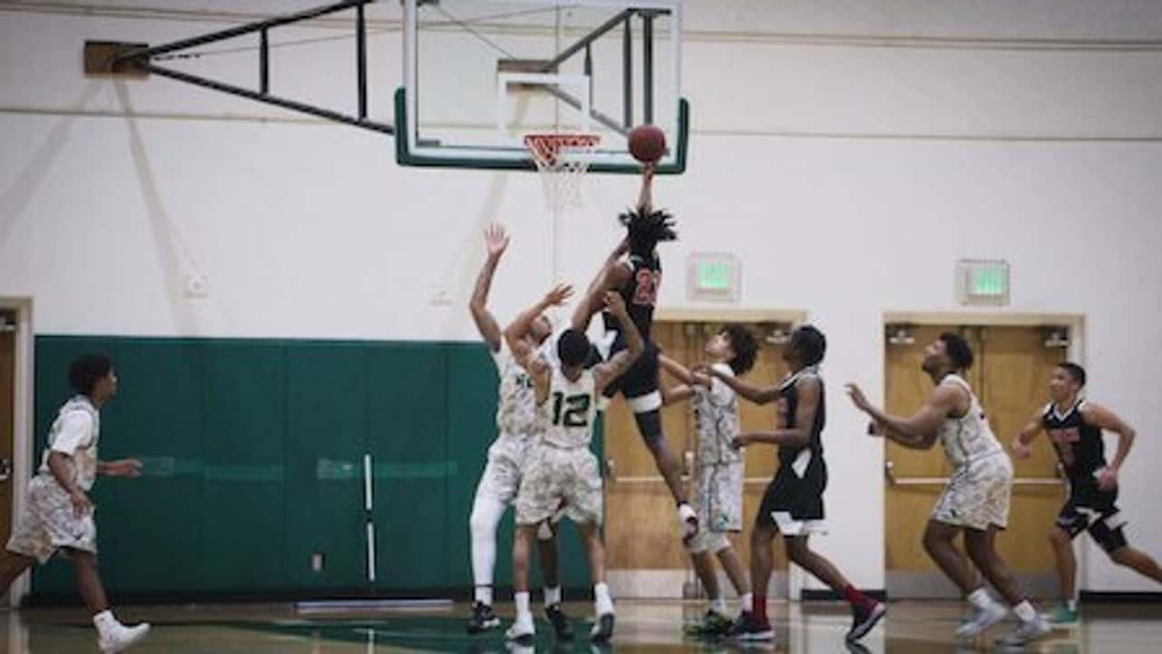 Last Chance U: Basketball 1. Sezon 2. Bölüm kapak