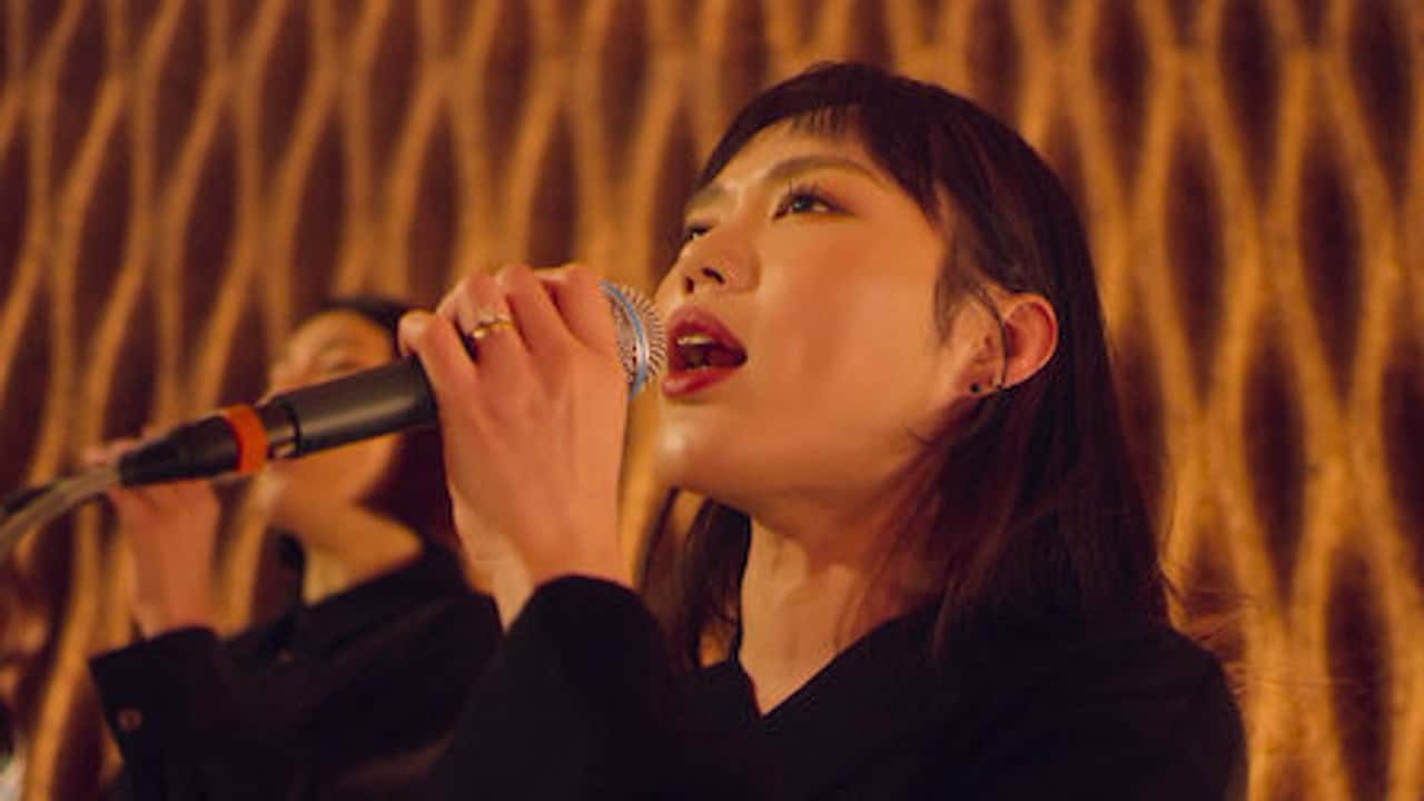Medianoche en Asia: Comer · Bailar · Soñar 1. Sezon 2. Bölüm kapak