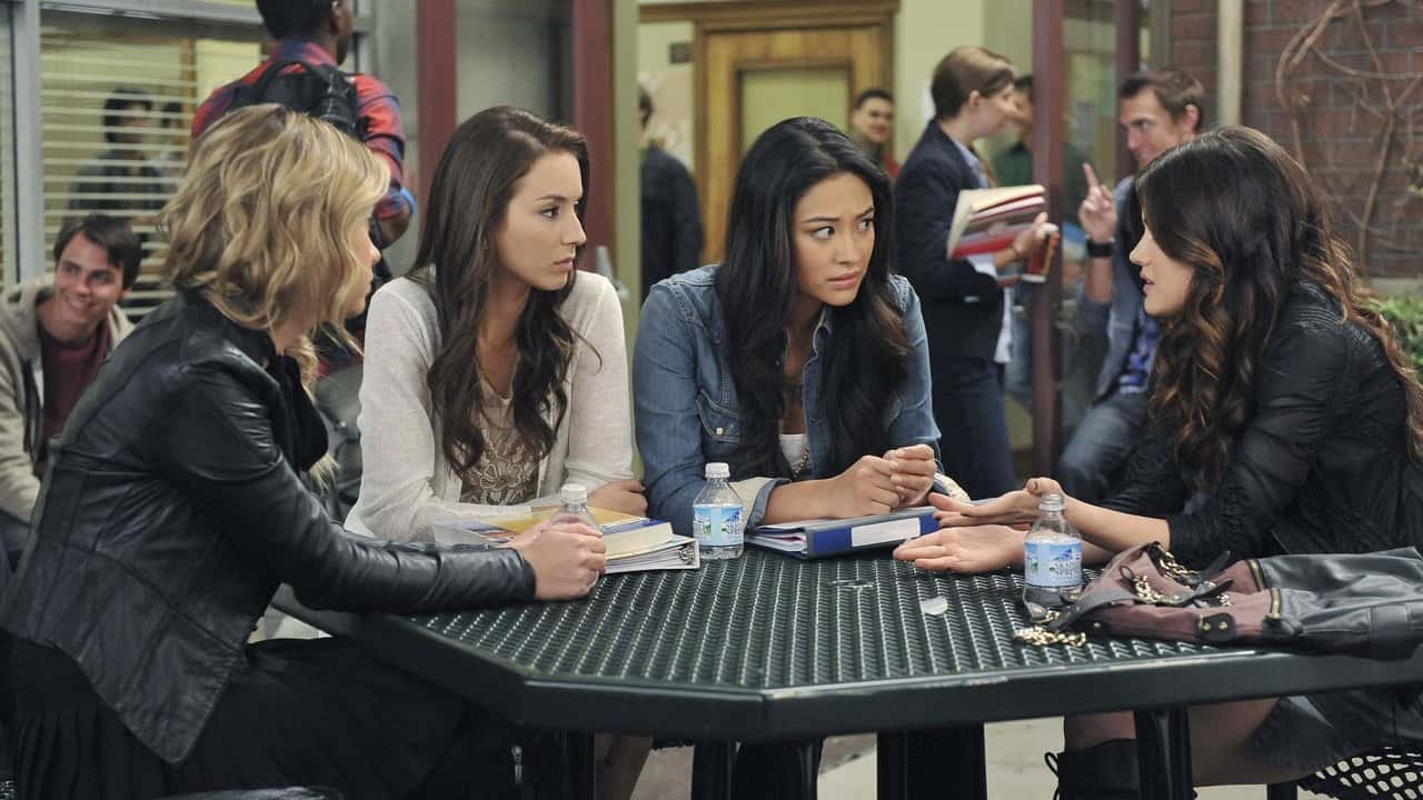Pretty Little Liars 2. Sezon 17. Bölüm kapak