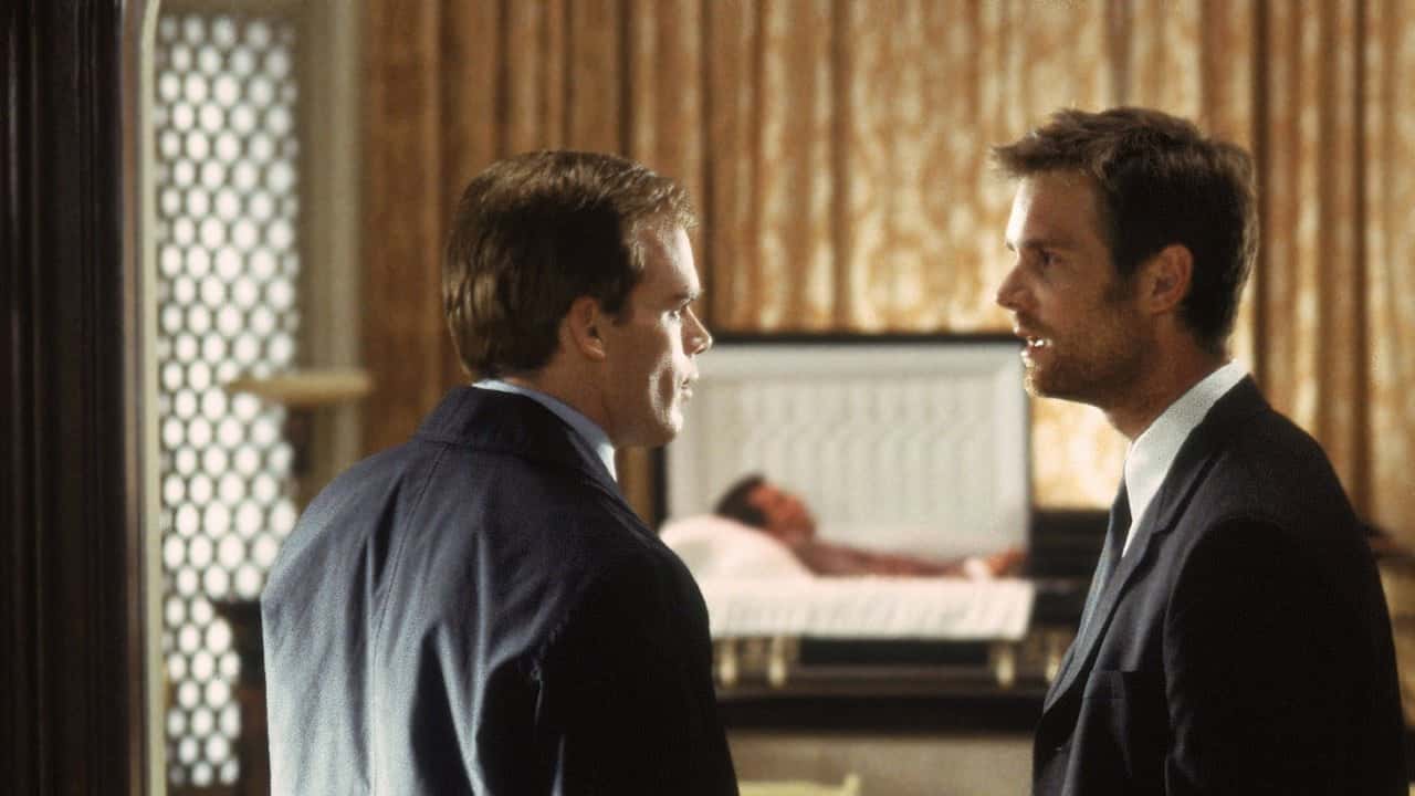 Six Feet Under 1. Sezon 2. Bölüm kapak