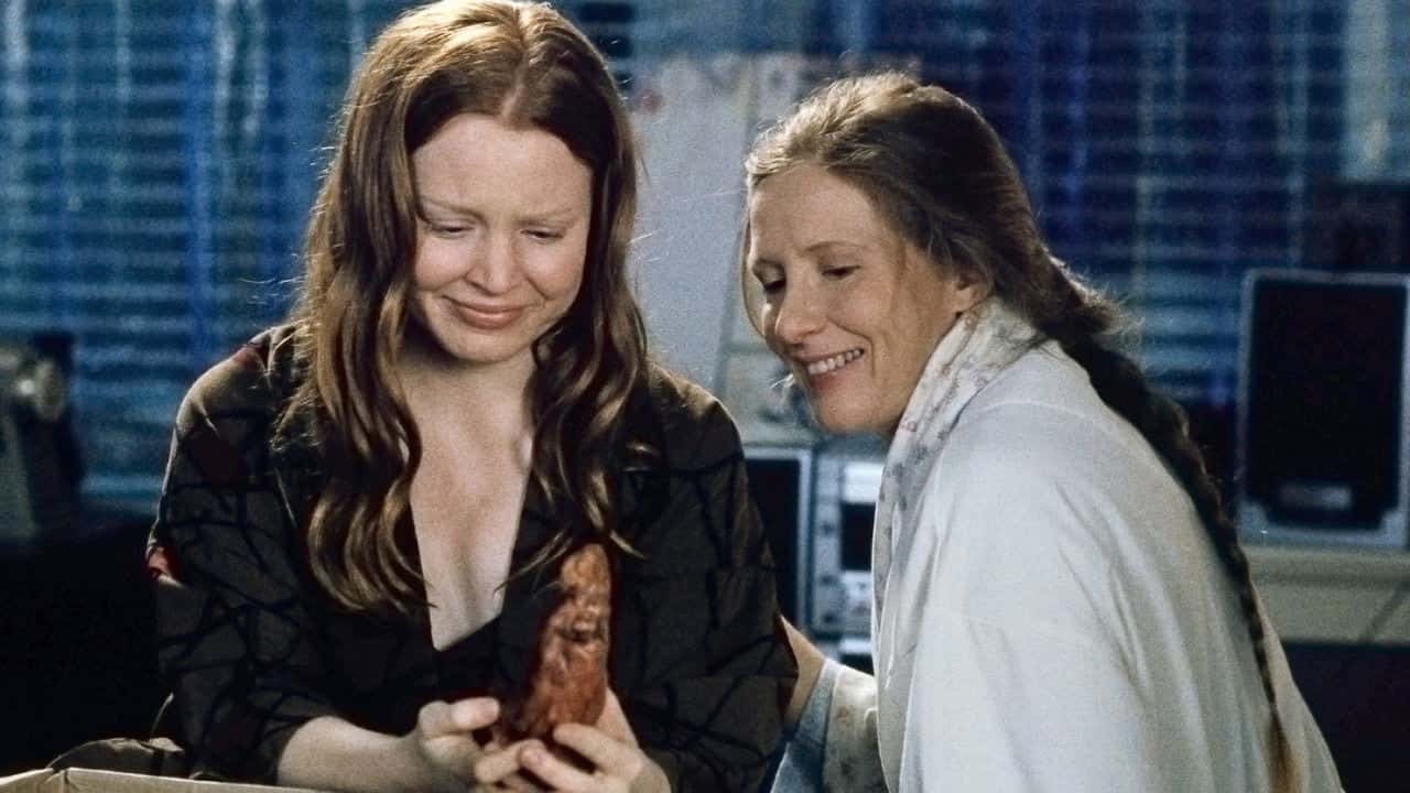 Six Feet Under 2. Sezon 6. Bölüm kapak