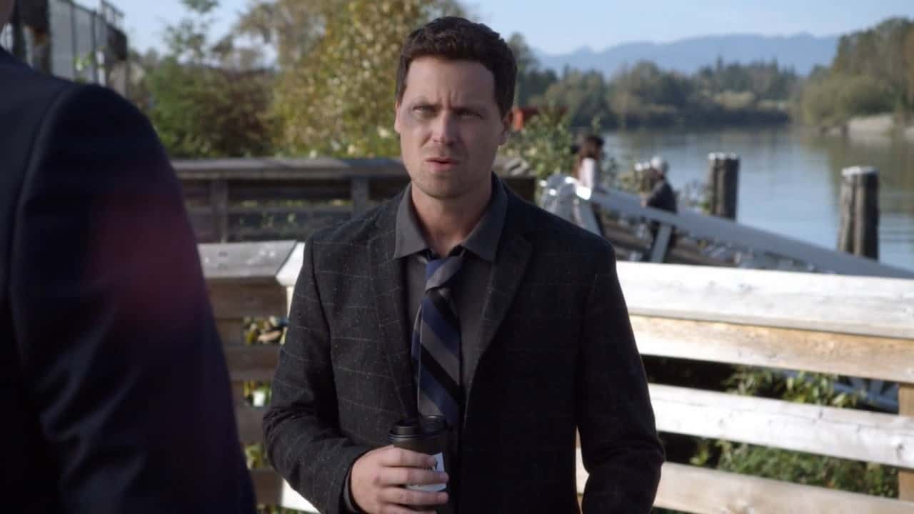 You Me Her 1. Sezon 1. Bölüm kapak